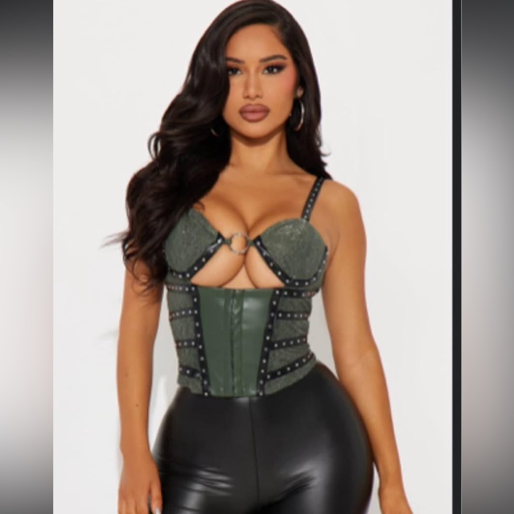 Fashion nova corset style top size small BNWT